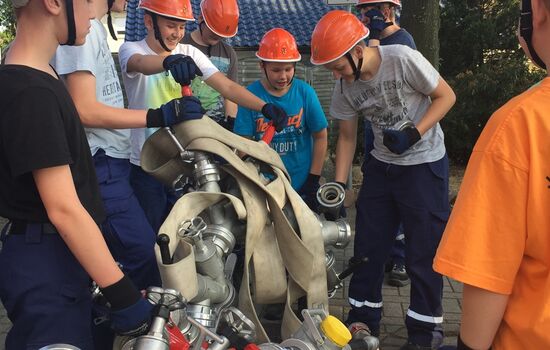 Technischer Feuerwehrdienst „Sputnik bauen”