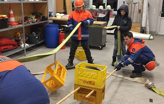 Allgemeiner Dienst „Spiele zur Förderung der Teamarbeit”